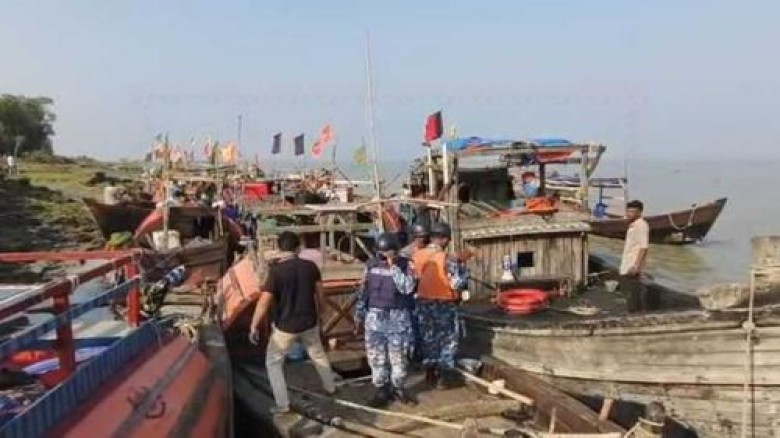 বরগুনায় নিষেধাজ্ঞা অমান্য করে মাছ শিকার বরগুনায় নিষেধাজ্ঞা অমান্য করে মাছ শিকার