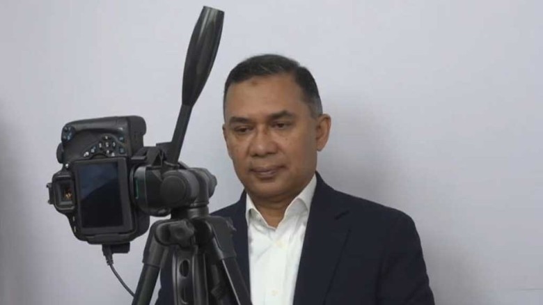 নতুন ভোটার হওয়ার আনুষ্ঠানিকতা সম্পুর্ন ক