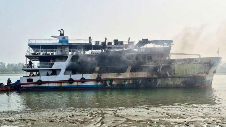 সেন্টমার্টিন যাওয়া জাহাজে আগুন,  মৃত ১