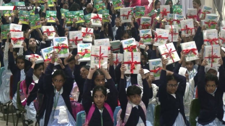 নতুন বছরে শতভাগ নতুন বই পেয়েছে প্রাথমিক