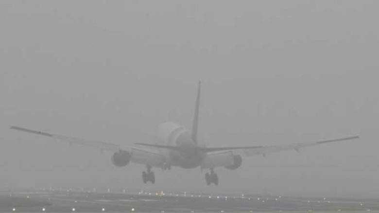 ঘন কুয়াশায় ঢাকায় নামতে পারেনি ৮টি ফ্লাইট