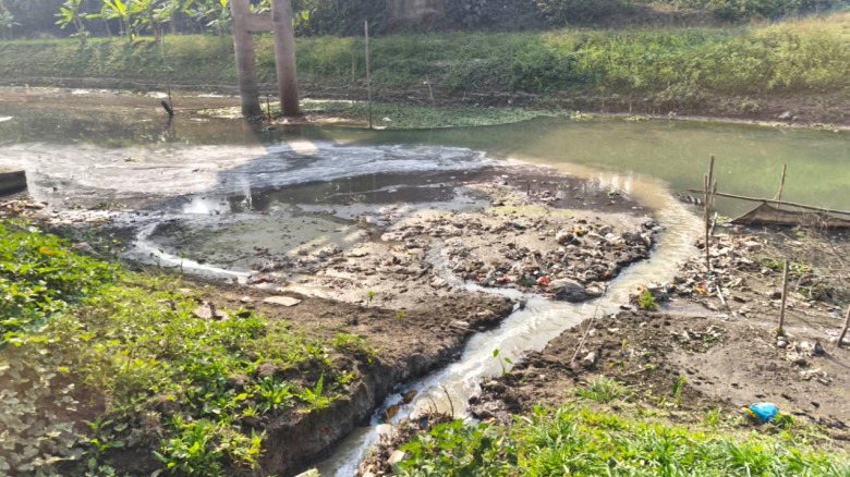 ফরিদপুর চিনি কলের অপরিশোধিত বর্জ্যে দূষি