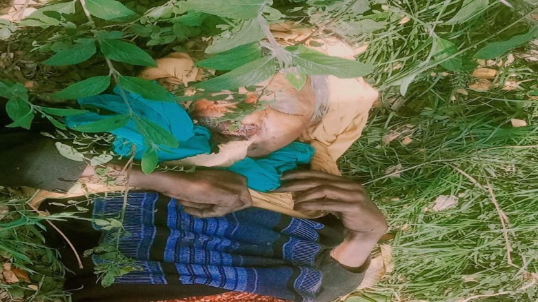 ভাঙ্গুড়ায় মহাসড়কের পাশ থেকে বৃদ্ধার ল