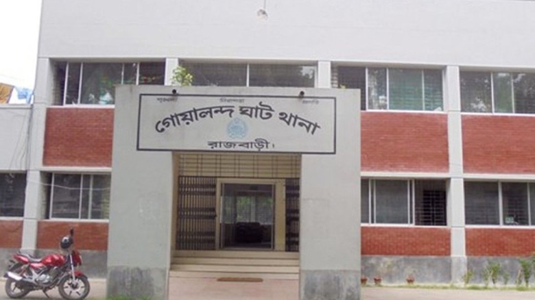 ৮ বছর পর বিদেশ থেকে বাড়িতে ‍ফিরে মিললো স্ত্রীর ঝুল...