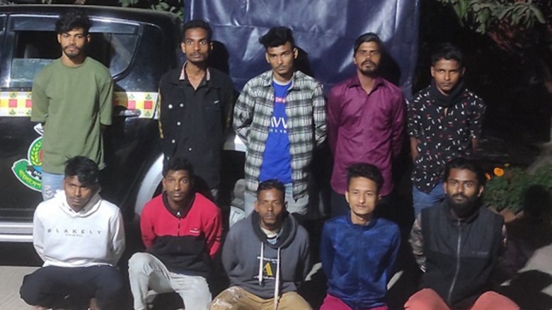 রাজধানীতে অস্ত্রসহ ১০ ছিনতাইকারী গ্রেফতার...