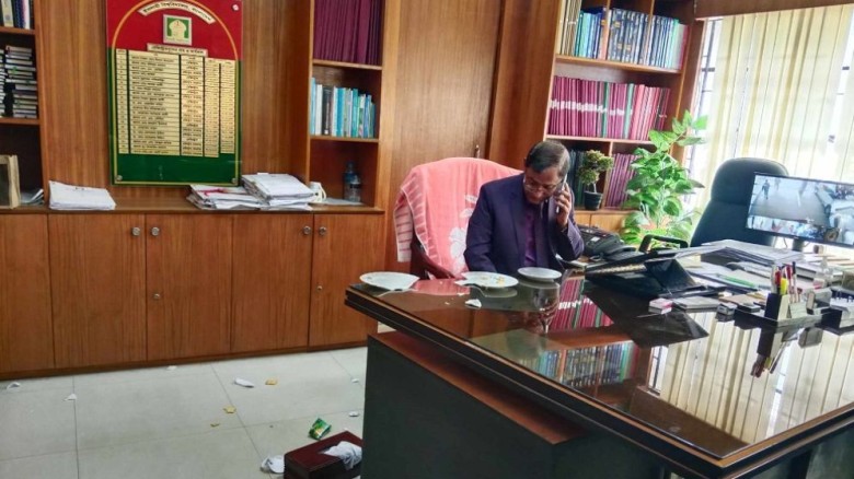 পদ ছাড়তে ইবি রেজিস্ট্রারকে ছাত্রদলের হুমকি...