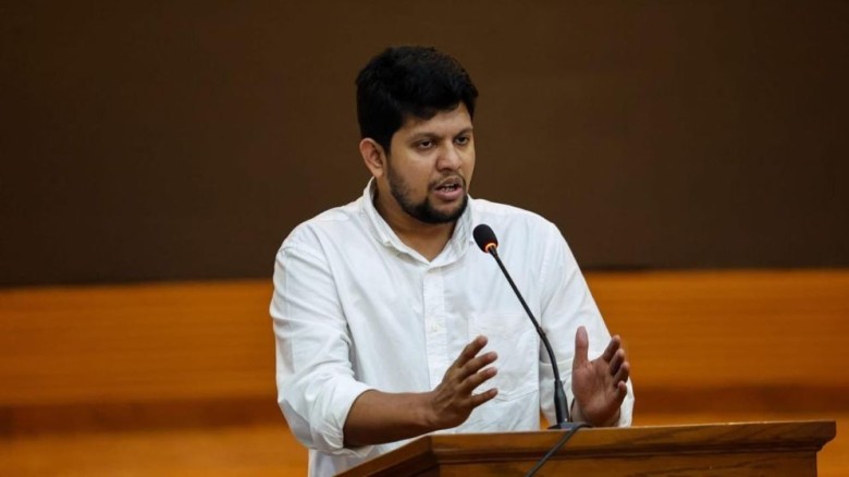 গালি দিলেও বলব থামুন, সরকারকে কাজ করতে দিন: মাহফুজ...