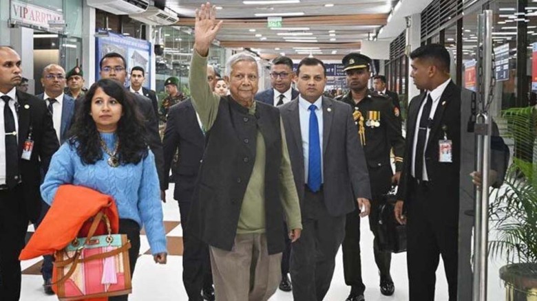 দুবাই আমিরের আমন্ত্রণে সম্মেলনে গেলেন ড. ইউনূস...