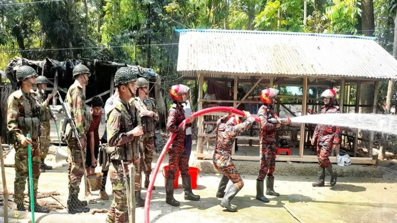 বাগেরহাটে ফেসবুকে পোস্টকে কেন্দ্র করে অগ্নি সংযোগ,...