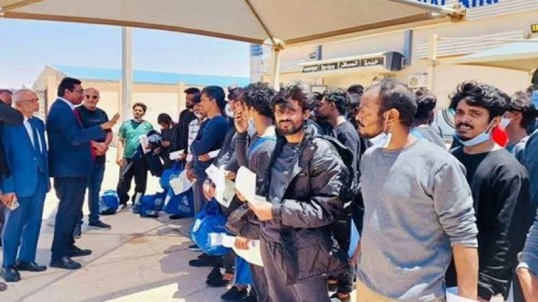 লিবিয়া থেকে দেশে ফিরছেন আটকে পড়া ১৬২ বাংলাদেশি...