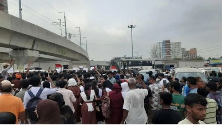 ৬ দাবিতে রাস্তায় মাইলস্টোনের শোকাহত শিক্ষার্থীরা...