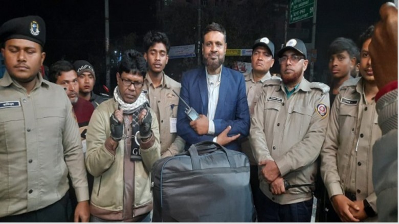 বাগেরহাটে বাস তল্লাশিতে ১১ কেজি গাঁজাসহ 