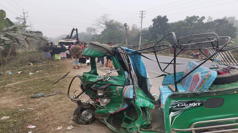 মৌলভীবাজারে পিকআপের চাপায় সিএনজি অটোরিকশ