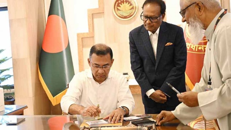 প্রথমবারের মতো তেজগাঁও কার্যালয়ে অফিস কর