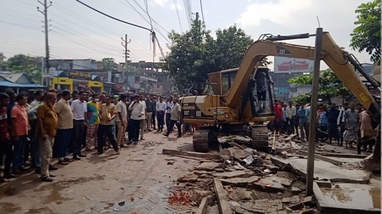 মধুখালীতে সড়ক ও জনপথ এবং সরকারি খাস জমির