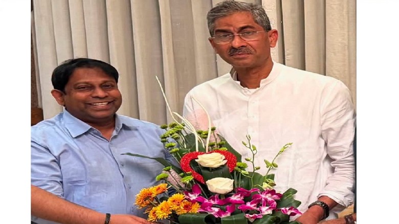স্বরাষ্ট্র মন্ত্রী শহীদুজ্জামান চৌধুরী এ