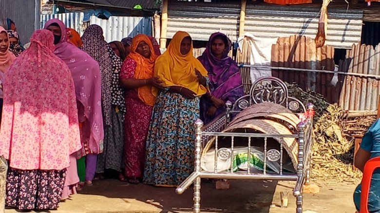 ভাঙ্গুড়ায় ঘরের আড়ার সঙ্গে ঝুলন্ত অবস্থায়